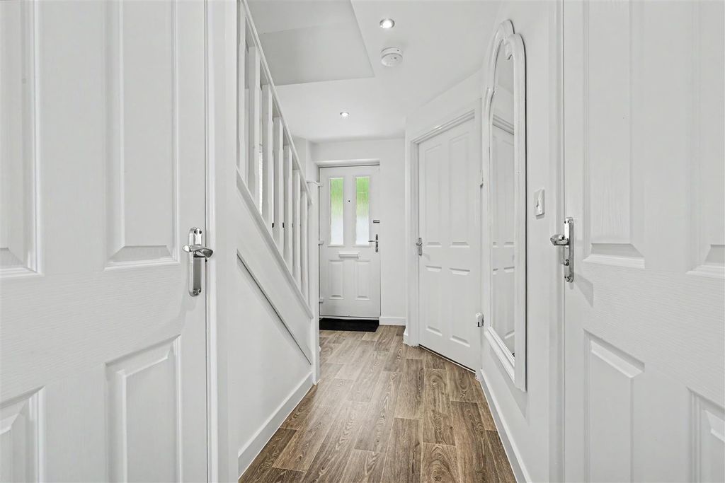 Property photo 2 of 29 Hallway 1_2.Jpeg