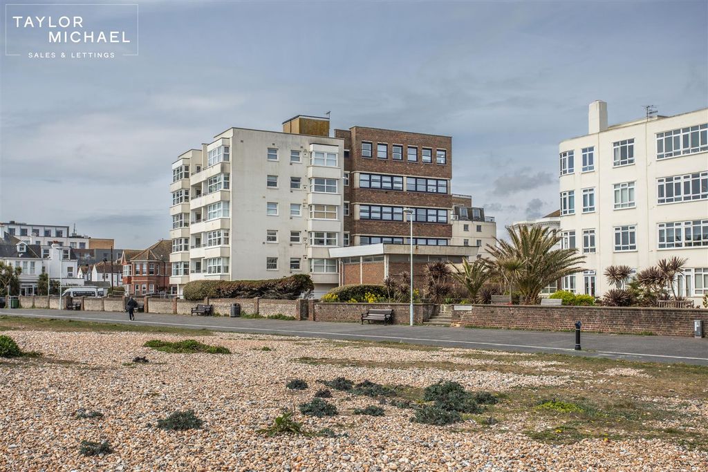 Property photo 1 of 17 Seafront