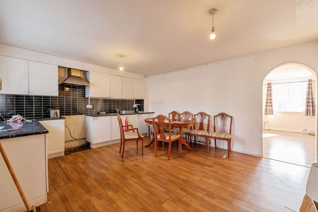 Property photo 3 of 15 Pbox-Img.Jpg