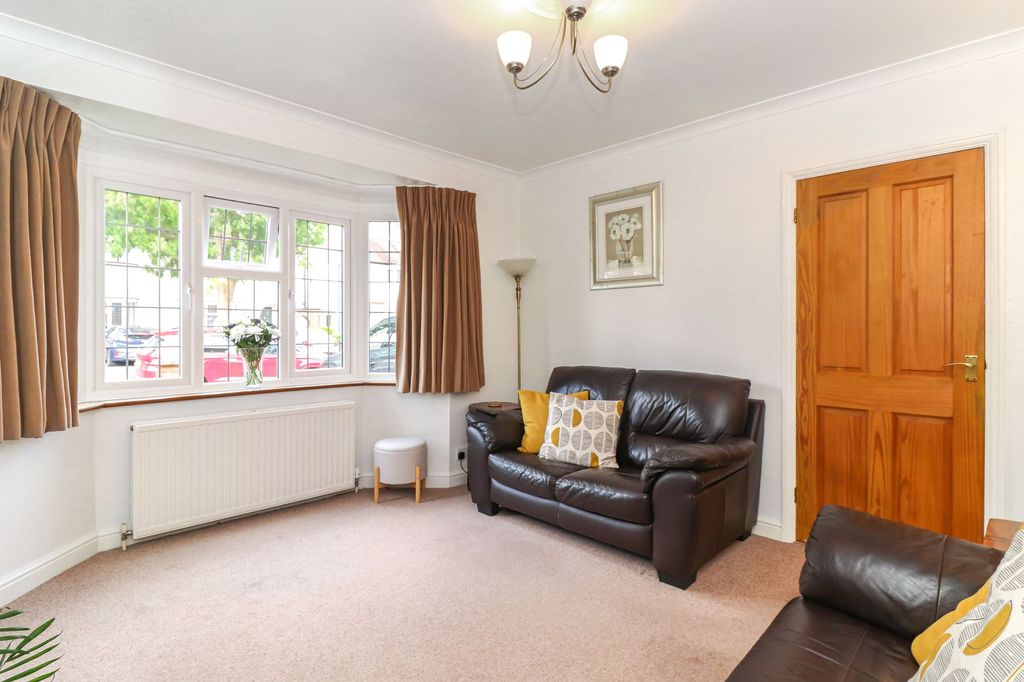 Property photo 3 of 28