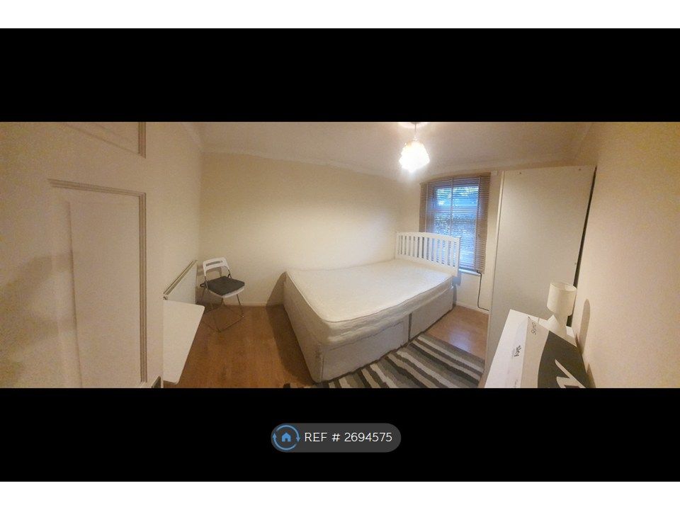 Property photo 2 of 7 Room 4