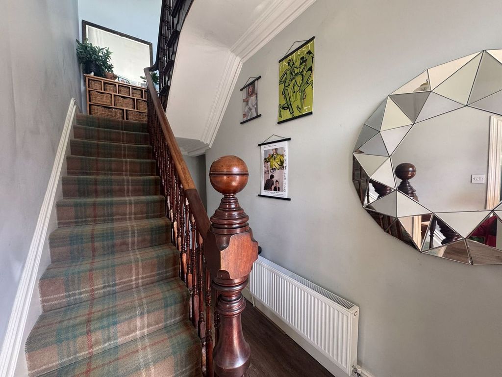 Property photo 2 of 21 Entrance Hall