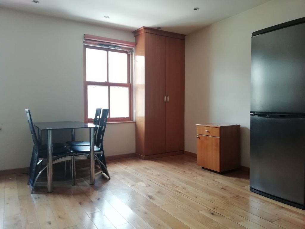 Property photo 3 of 9 Gallery