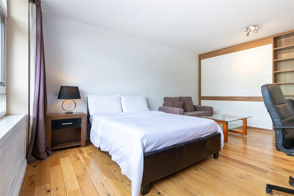 Property photo 2 of 6 Bed Area (1 Of 1).Jpg