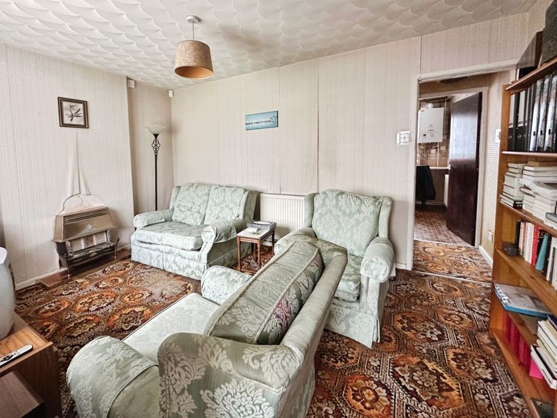 Property photo 3 of 11 Lounge