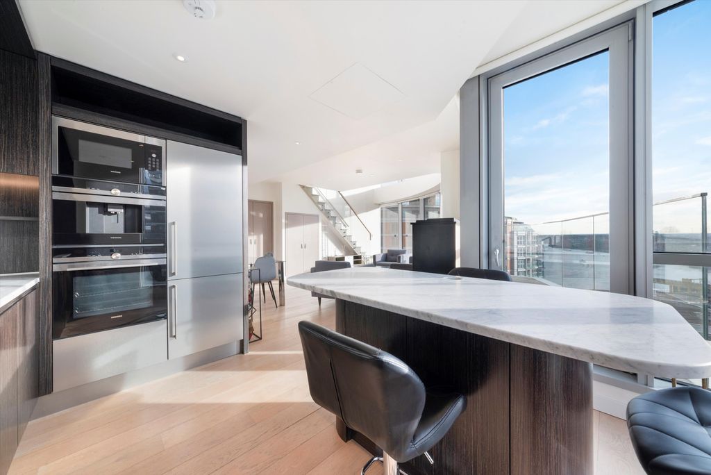 Property photo 3 of 20 Image