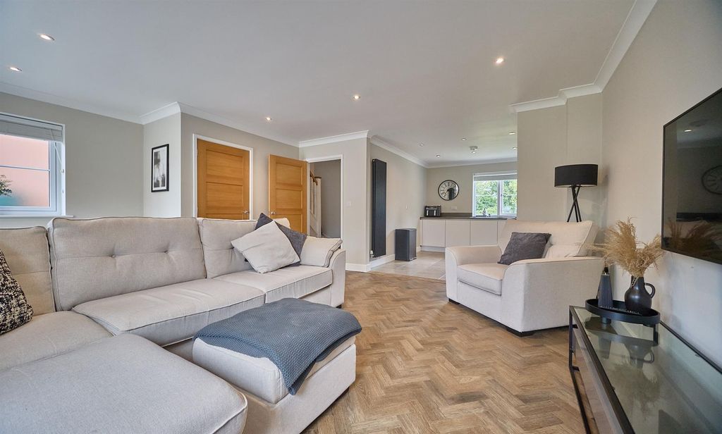 Property photo 2 of 19 Butler Cl Sharnford_3.Jpg