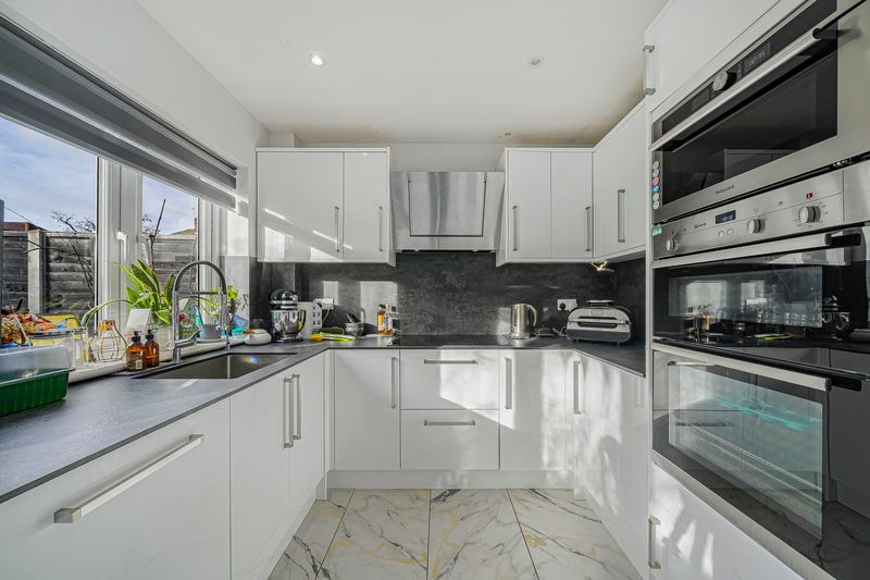 Property photo 3 of 22 Kitchen