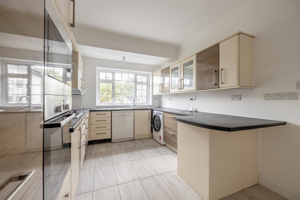 Property photo 3 of 17 211rd (6 Of 23).Jpg