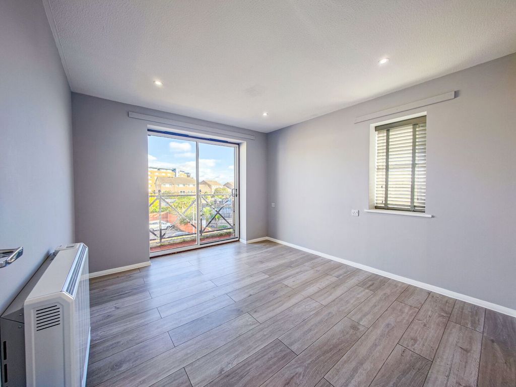 Property photo 3 of 24 Photo 12