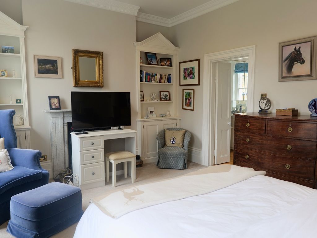 Property photo 3 of 9 Gallery