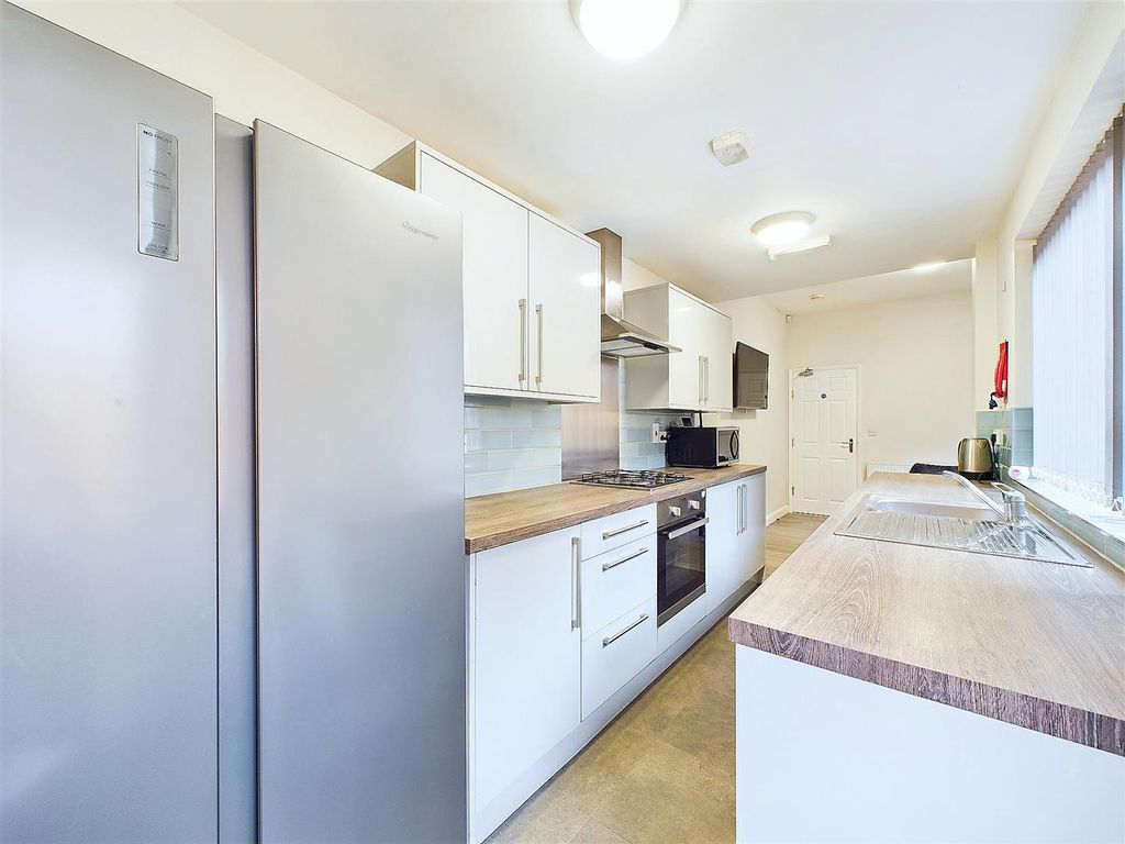 Property photo 3 of 17 Cam03736G0-Pr0038-Still002.Jpg