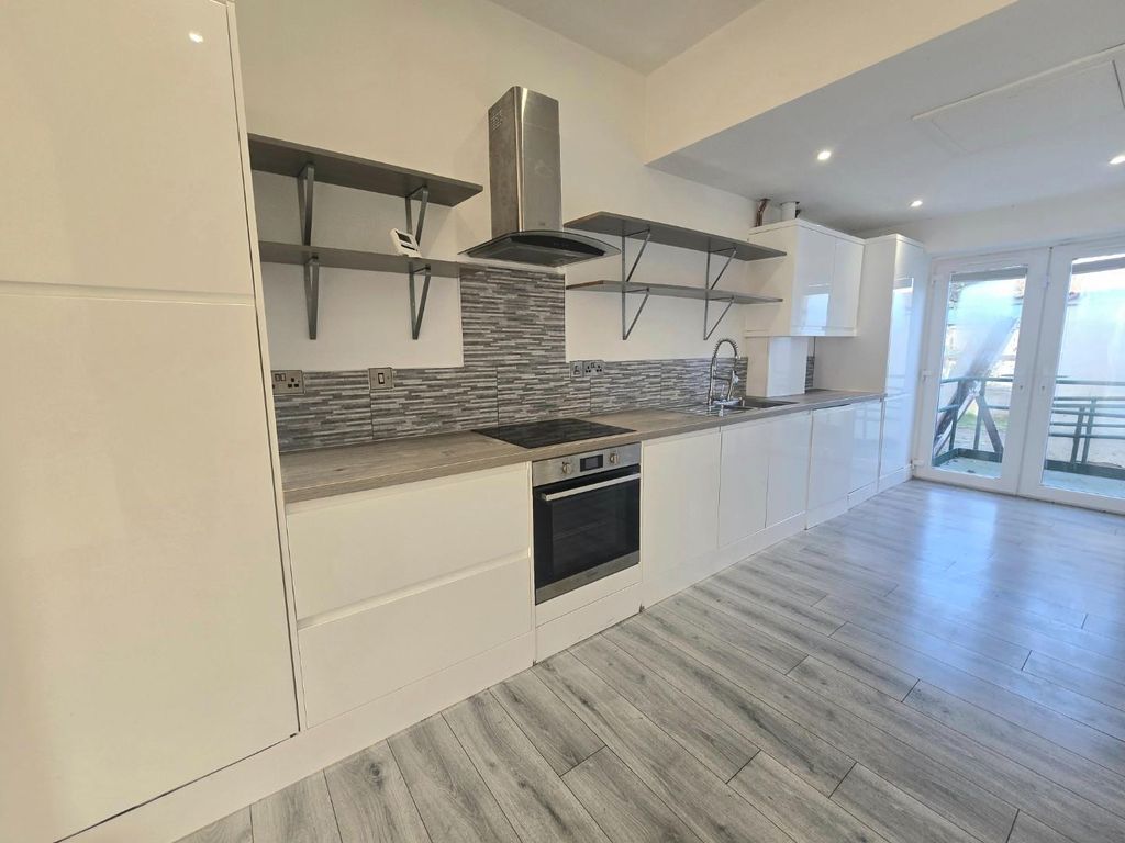 Property photo 2 of 16 Kitchen