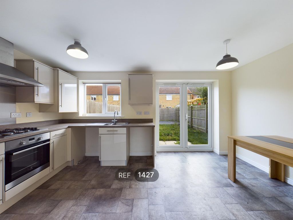 Property photo 2 of 11 Kitchen/Dining Room