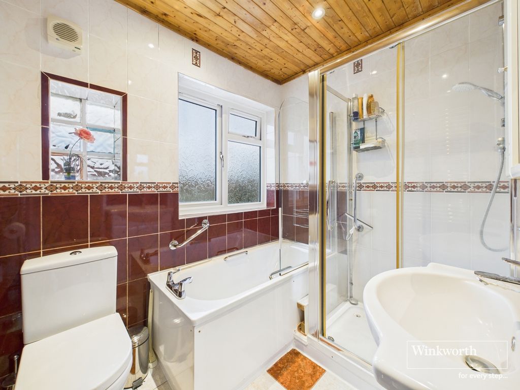 Property photo 3 of 10 Bathroom