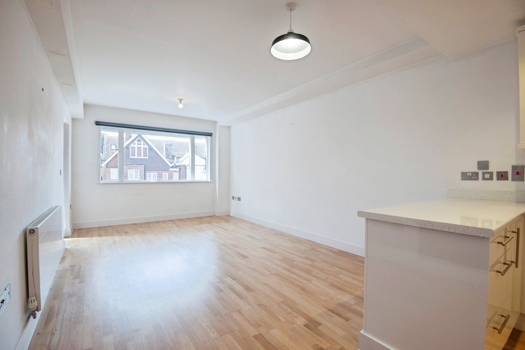 Property photo 3 of 20 Kitchen/Lounge