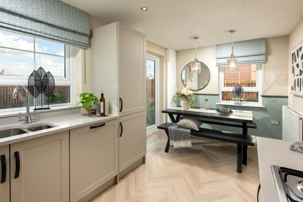 Property photo 3 of 9 Knights Gate, Huntington