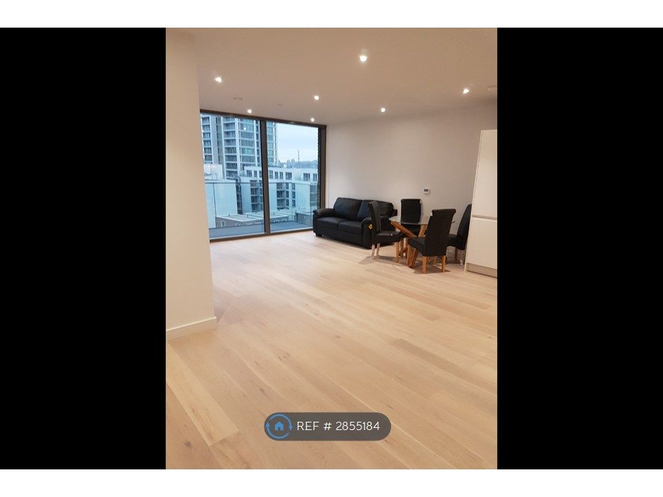 Property photo 3 of 16 Spacious Lounge