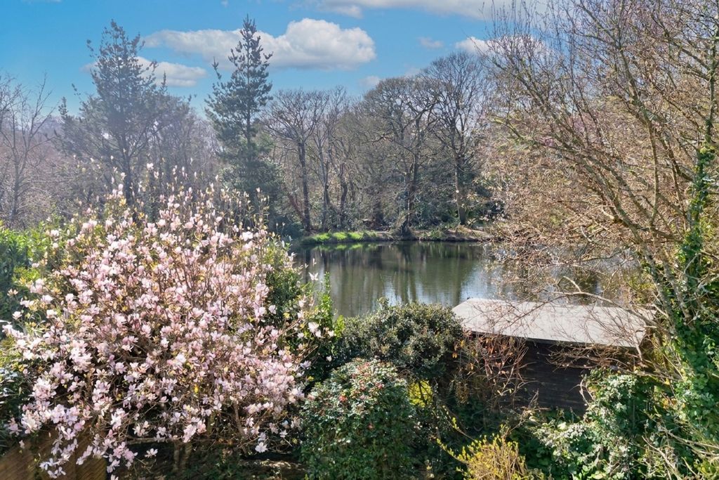 Property photo 2 of 24