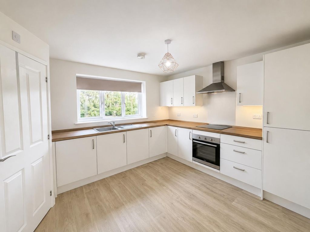 Property photo 2 of 10 Kitchen
