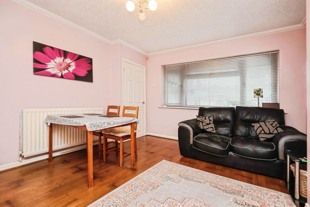 Property photo 2 of 22 Lounge