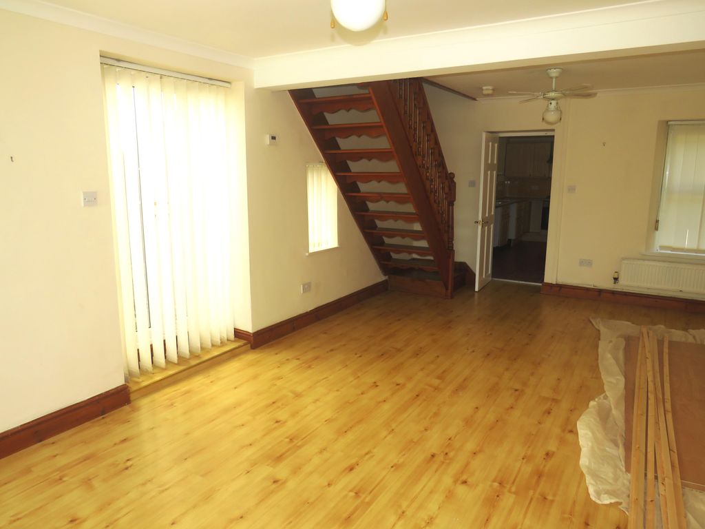 Property photo 3 of 9 Balcony