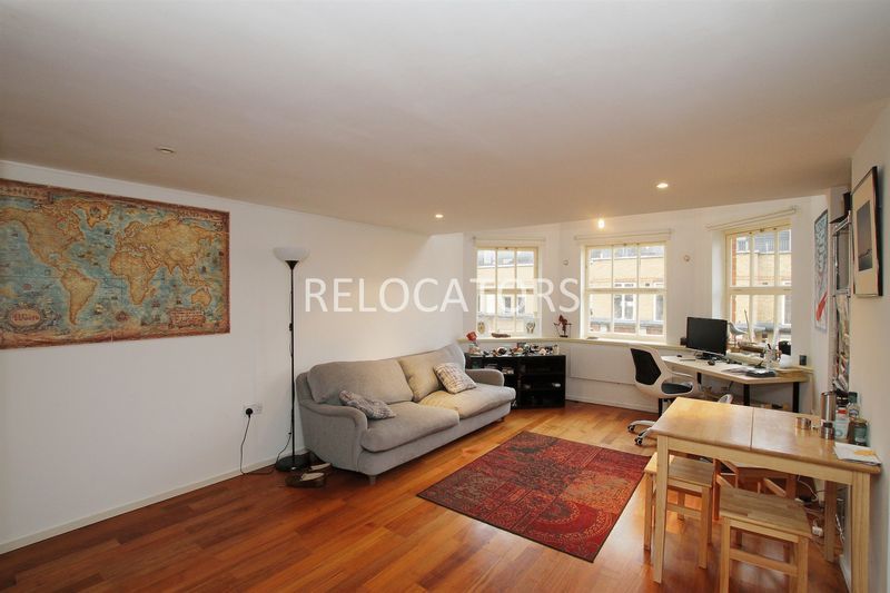 Property photo 3 of 11 Lounge