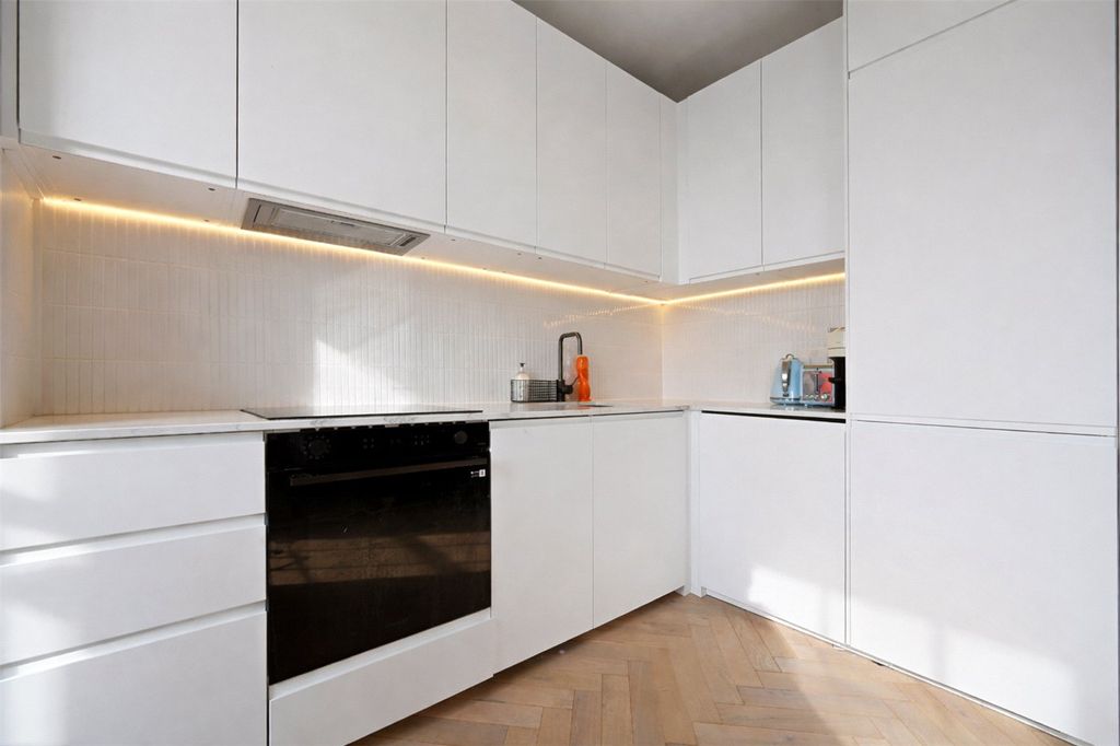 Property photo 2 of 9 Picture No. 14