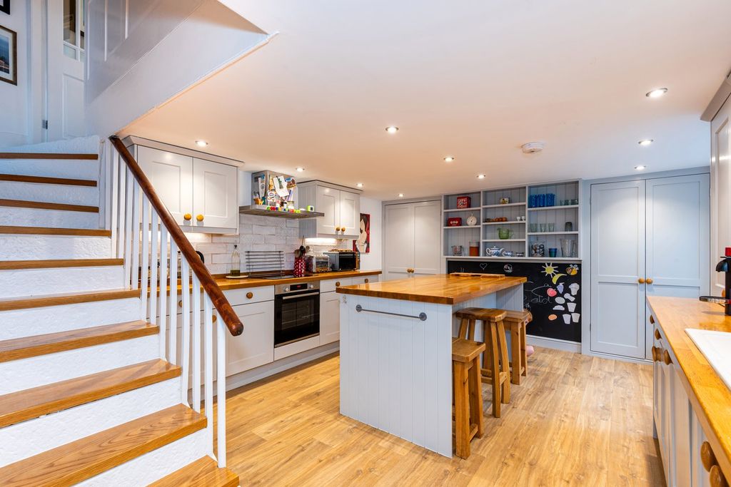 Property photo 2 of 28 Kitchen