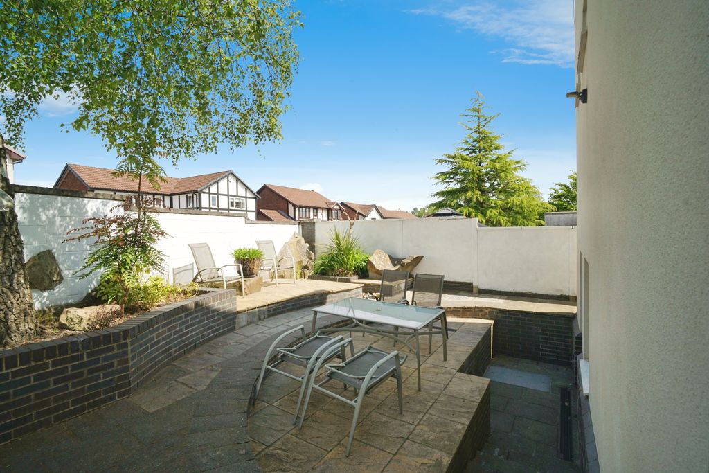 Property photo 3 of 31 Garden Patio