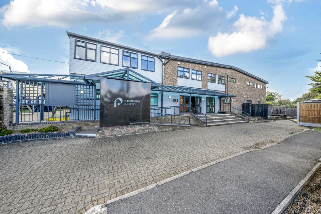 Property photo 1 of 17 1355104168c434c8945c9.Jpg