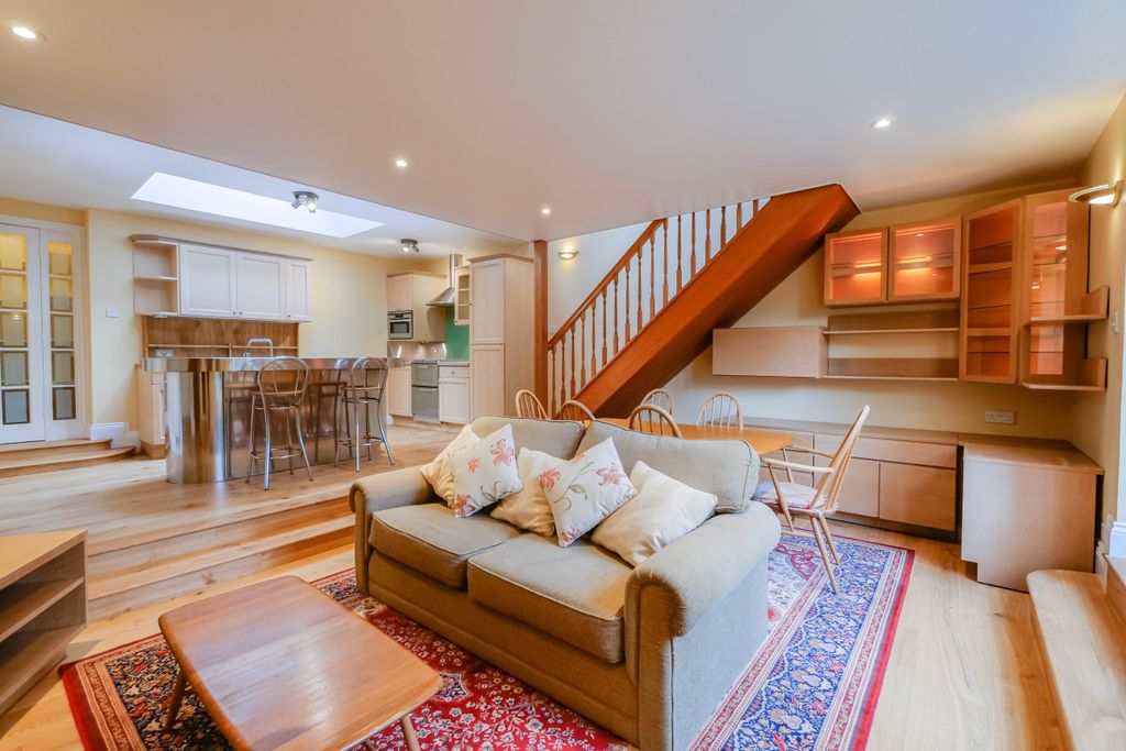 Property photo 2 of 23