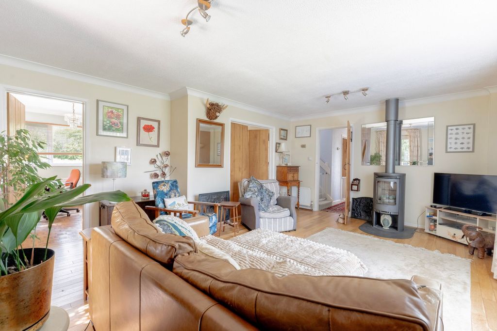 Property photo 2 of 20