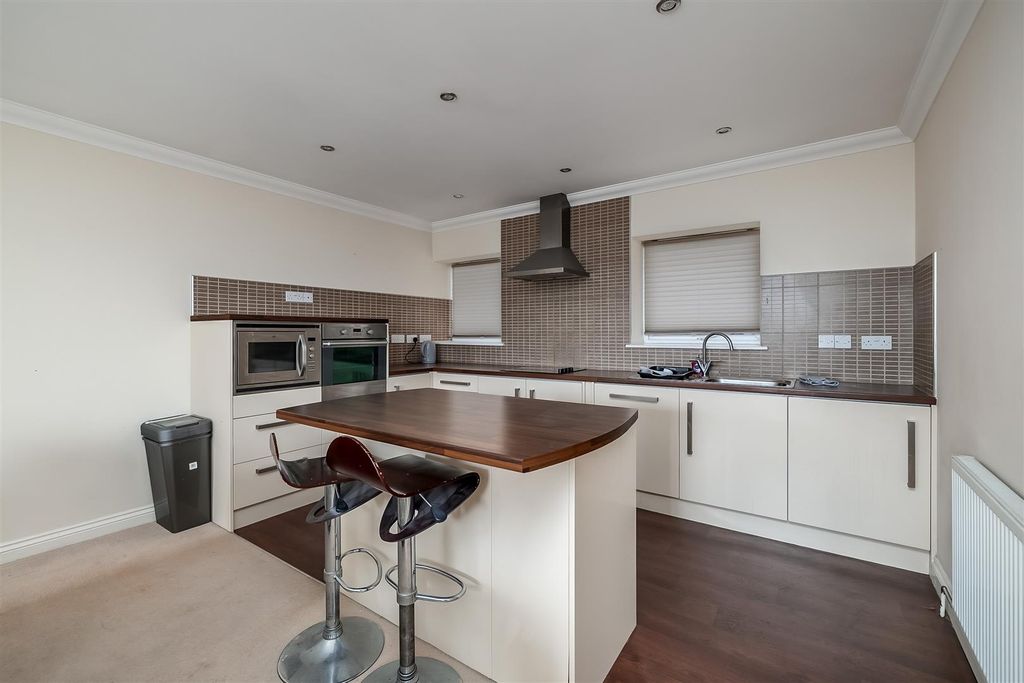 Property photo 3 of 12 Kitchen