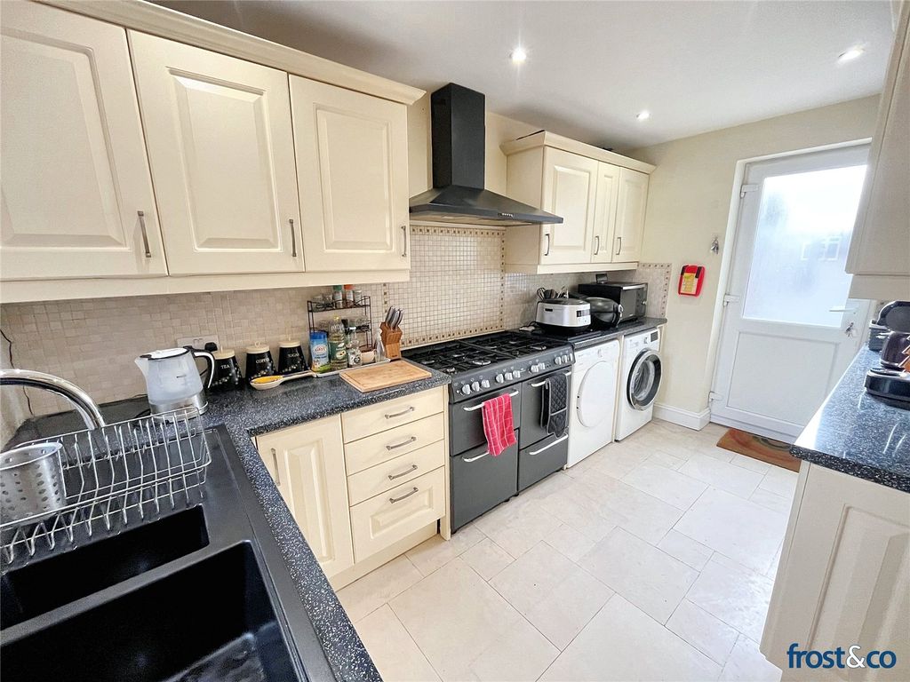 Property photo 3 of 20 Kitchen