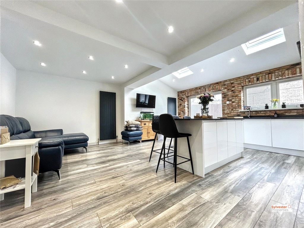 Property photo 3 of 27 Picture No. 17