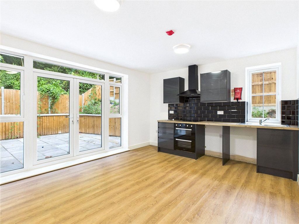 Property photo 2 of 4 Picture No. 04