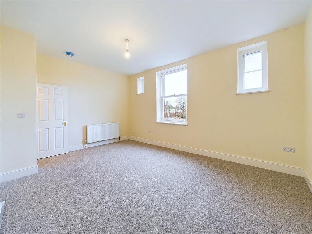 Property photo 3 of 7 Bedroom.Jpg