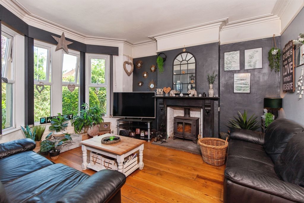 Property photo 2 of 17