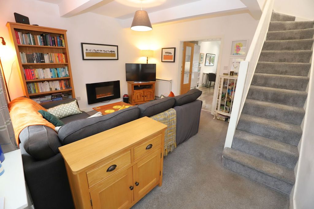 Property photo 2 of 26