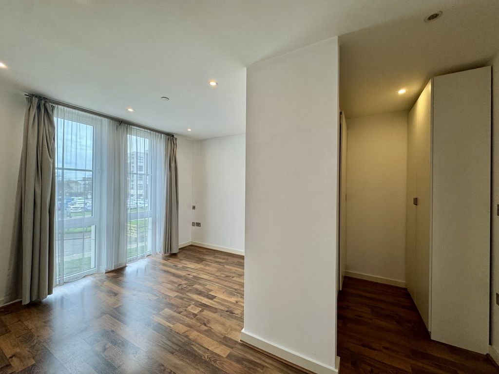 Property photo 3 of 11 Image00009