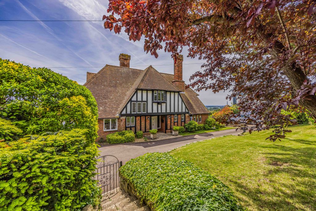 Property photo 1 of 35 Westmead, Portsdown Hill Road, Bedhampton-Small-Po
