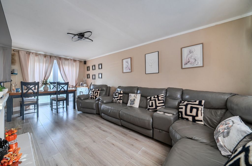 Property photo 3 of 14 1375487-10-6909d8...