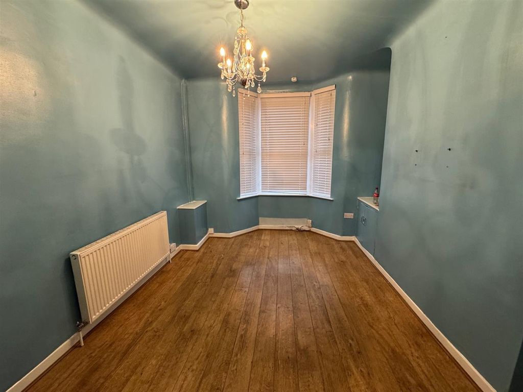 Property photo 3 of 10 Lounge