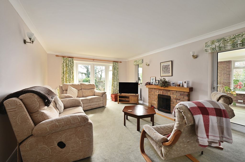 Property photo 2 of 14 3-Windrush-Heights (3)