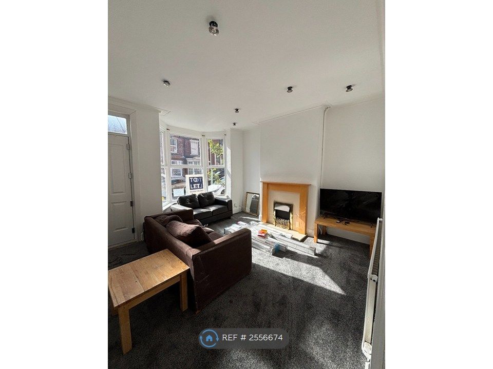 Property photo 3 of 14 Lounge