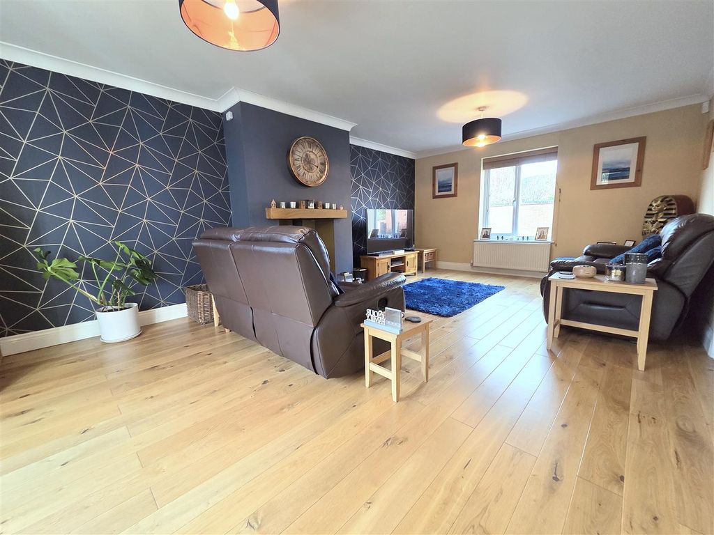 Property photo 3 of 28 Living Room