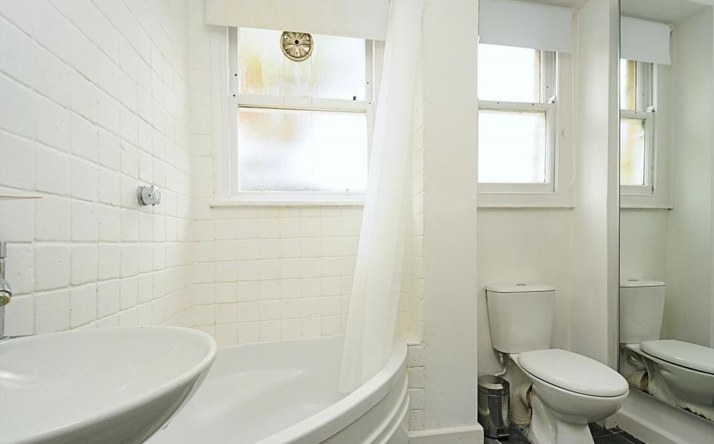 Property photo 1 of 8 Bathroom