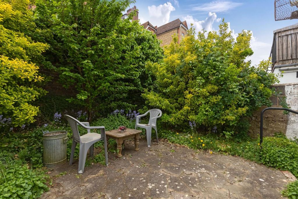 Property photo 2 of 15 Cowper St_10.Jpg