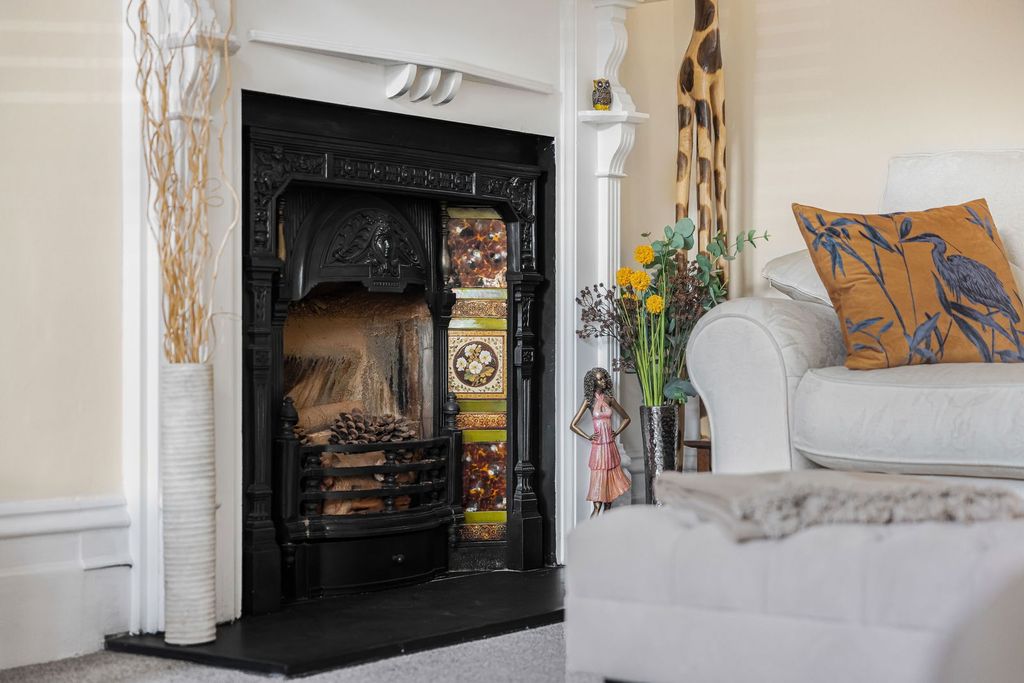 Property photo 2 of 23